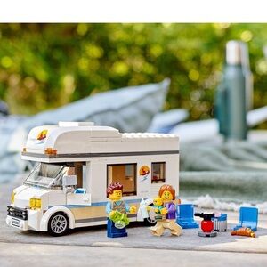 LEGO City Great Vehicles Holiday Camper Van 60283
